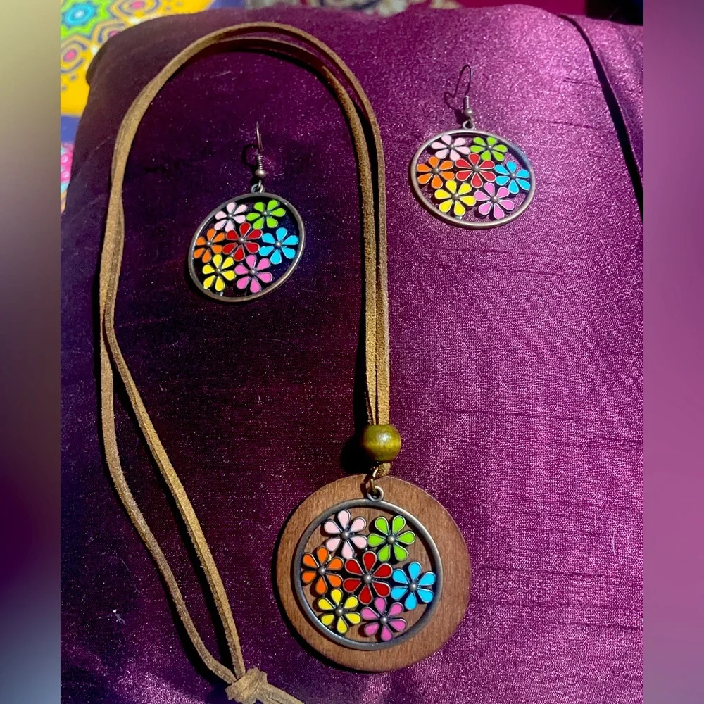 Earrings and necklace set. NWT. Set in bronze - Picture 1 of 1